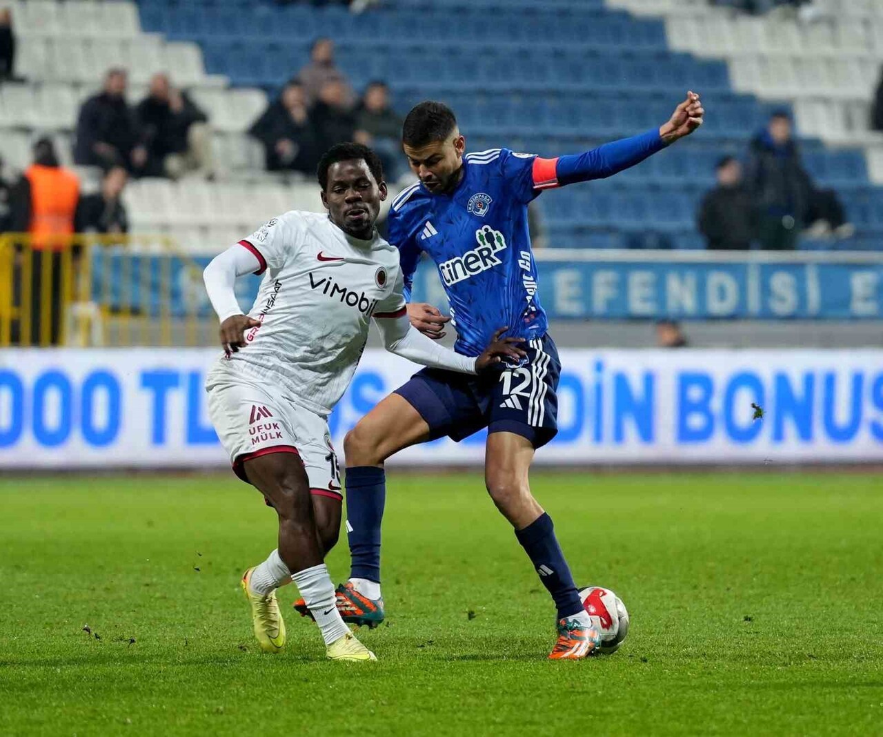 TRENDYOL SÜPER LİG'İN 16. HAFTASINDA KASIMPAŞA, SAHASINDA GENÇLERBİRLİĞİ İLE KARŞILAŞIYOR....