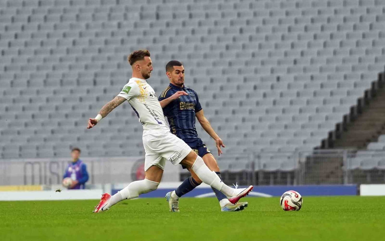 TRENDYOL SÜPER LİG'İN 17. HAFTASINDA FENERBAHÇE DEPLASMANDA EYÜPSPOR İLE KARŞILAŞIYOR. MÜSABAKANIN...