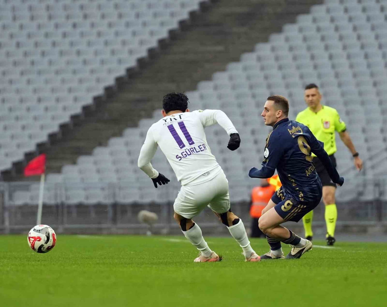 TRENDYOL SÜPER LİG'İN 17. HAFTASINDA FENERBAHÇE DEPLASMANDA EYÜPSPOR İLE KARŞILAŞIYOR. MÜSABAKANIN...