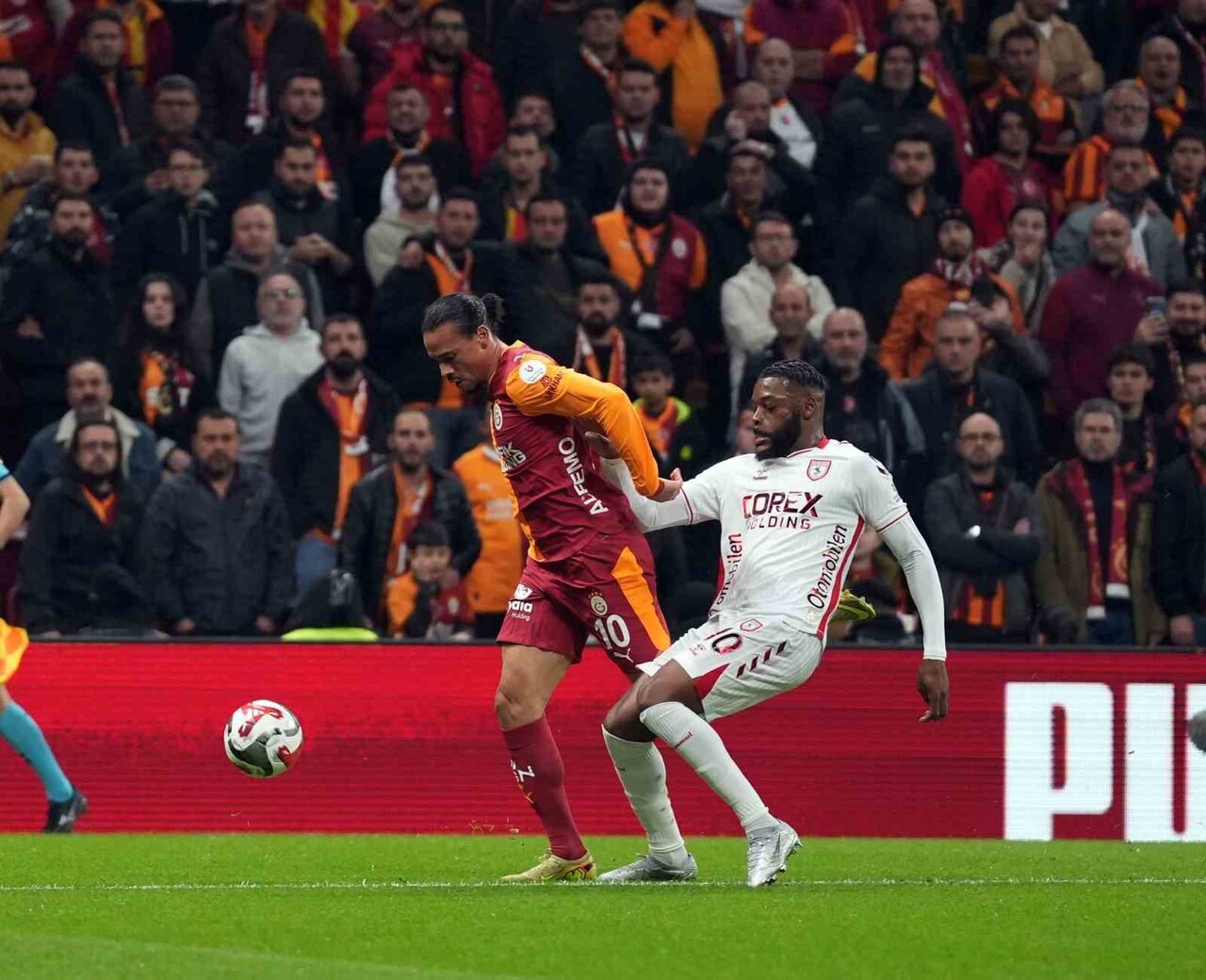 TRENDYOL SÜPER LİG’İN 15. HAFTASINDA GALATASARAY, EVİNDE KARŞILAŞTIĞI SAMSUNSPOR'U 3-2 MAĞLUP...