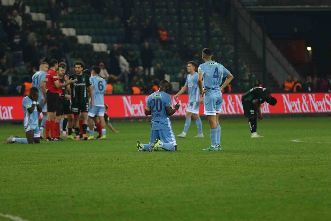 TRENDYOL SÜPER LİG’İN 15. HAFTASINDA KOCAELİSPOR, SAHASINDA KARŞILAŞTIĞI KASIMPAŞA İLE GOLSÜZ...