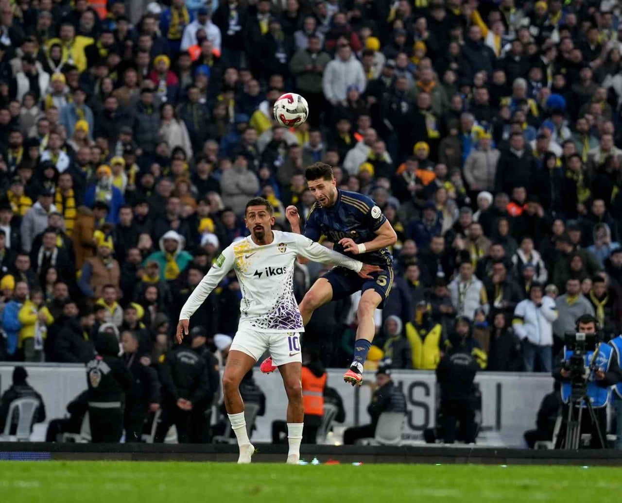 TRENDYOL SÜPER LİG’İN 17. HAFTASINDA EYÜPSPOR İLE FENERBAHÇE, ATATÜRK OLİMPİYAT STADI’NDA KARŞI...