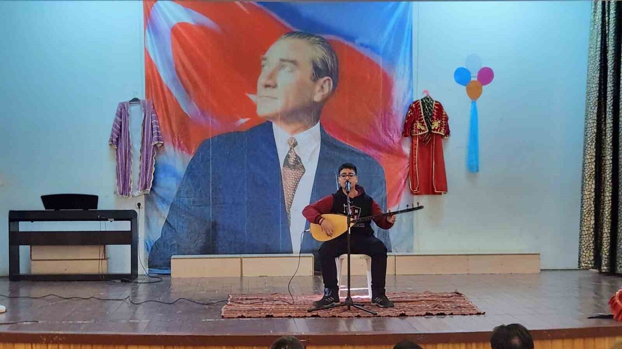 TUNCELİ'DE VALİ MEHMET ALİ TÜRKER İLKOKULU'NDA TUTUM, YATIRIM VE TÜRK MALLARI HAFTASI DOLAYISIYLA...