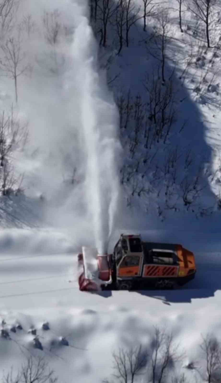 TUNCELİ GENELİNDE ETKİLİ OLAN YOĞUN KAR YAĞIŞI NEDENİYLE 7 İLÇEDE TOPLAM 97 KÖY YOLU ULAŞIMA...