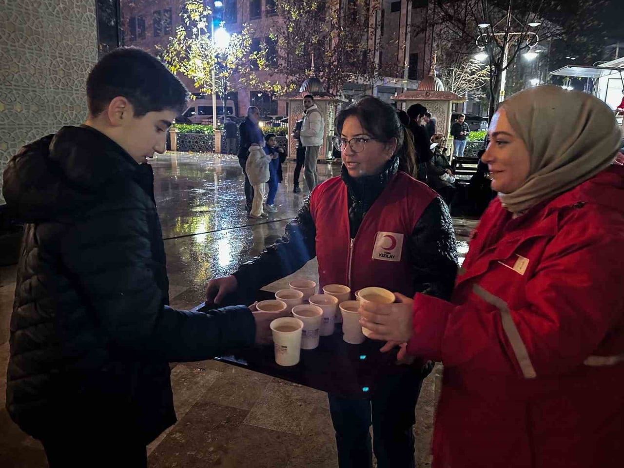 TÜRK KIZILAY MANİSA İL MERKEZİ BAŞKANLIĞI, REGAİP KANDİLİ DOLAYISIYLA SARUHAN BEY CAMİİ’NDE...