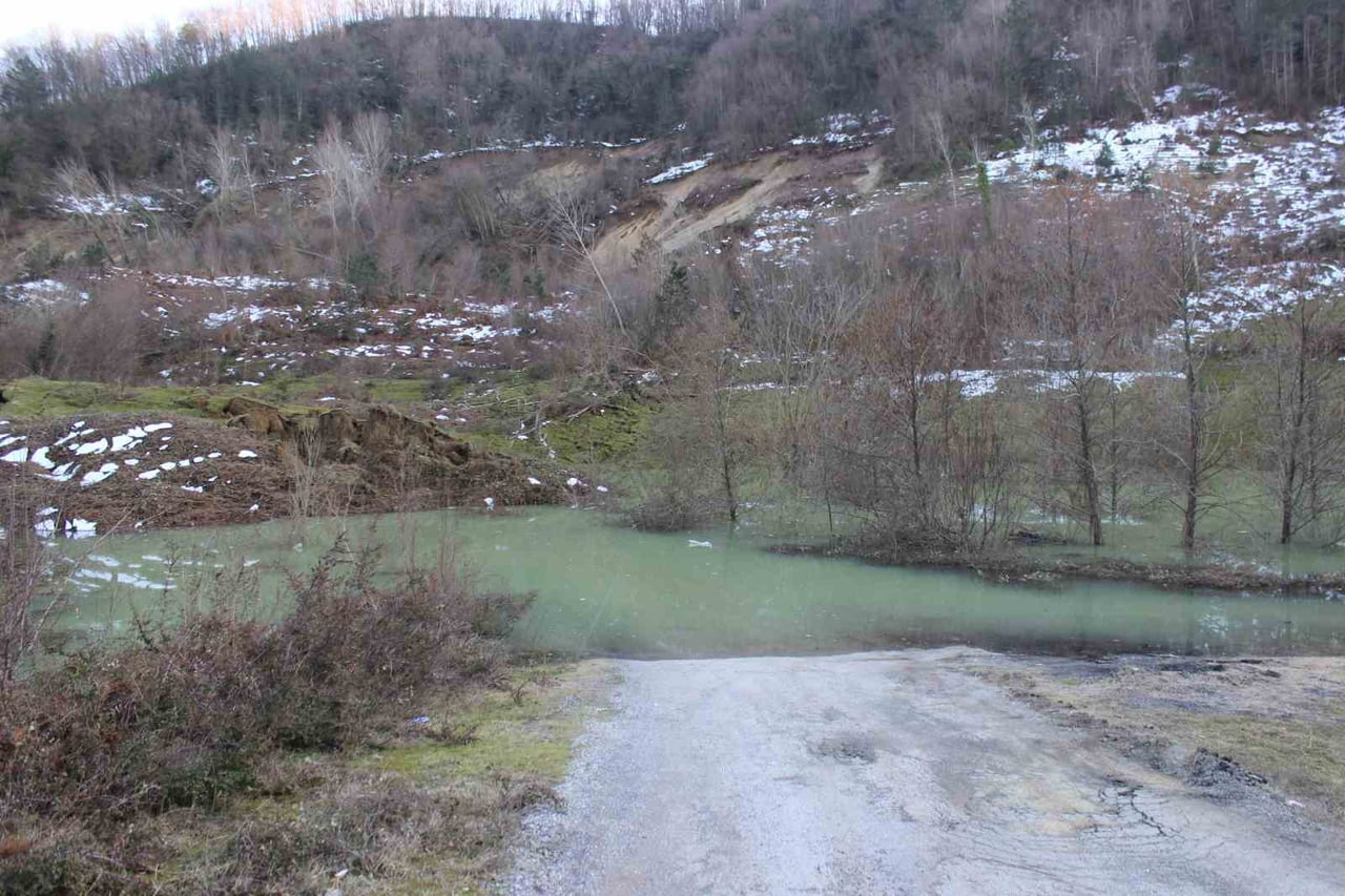 TÜRKELİ'DE GECE KARANLIĞINDA ÖLÜMLE BURUN BURUNA GELDİ SİNOP'UN TÜRKELİ İLÇESİNE BAĞLI DÜZ KÖYÜ...