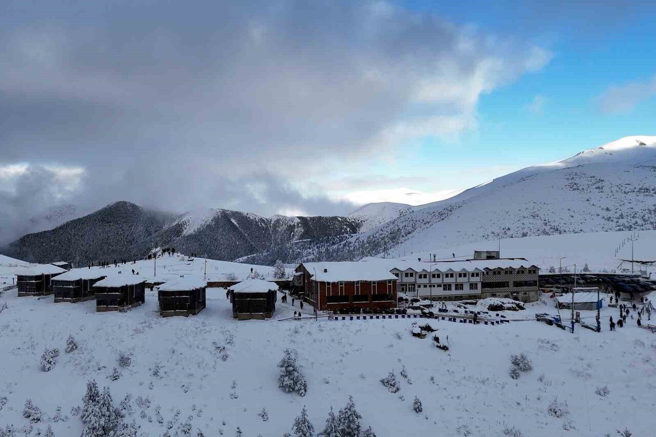 TÜRKİYE'NİN İLK VE EN ÖNEMLİ KIŞ TURİZM MERKEZLERİNDEN ZİGANA GÜMÜŞKAYAK KAYAK MERKEZİ, HAFTA SONU...