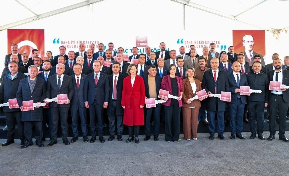 TÜRKİYE BELEDİYELER BİRLİĞİ (TBB) TARAFINDAN BEYAĞAÇ BELEDİYESİNE HİBE EDİLEN KAMYONETİ BEYAĞAÇ...