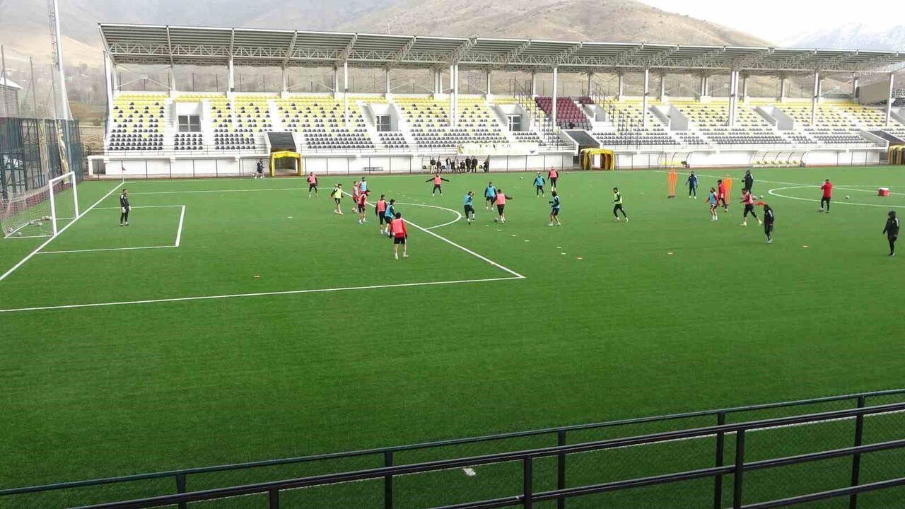 TÜRKİYE LİGLERİNDE DİKKAT ÇEKEN PERFORMANSIYLA ADINDAN SÖZ ETTİREN BİTLİS SPOR, BU SEZON...