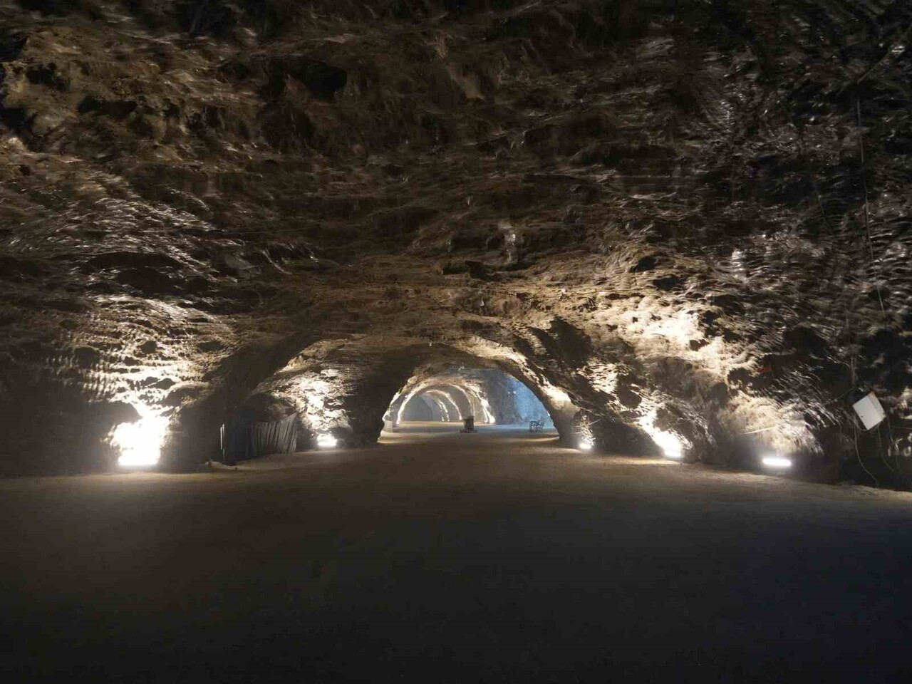 TÜRKİYE’NİN DÖRT BİR YANINDAN ÇANKIRI’YA GELEN ASTIM VE KOAH HASTALARI, YERİN 150 METRE ALTINDAKİ...