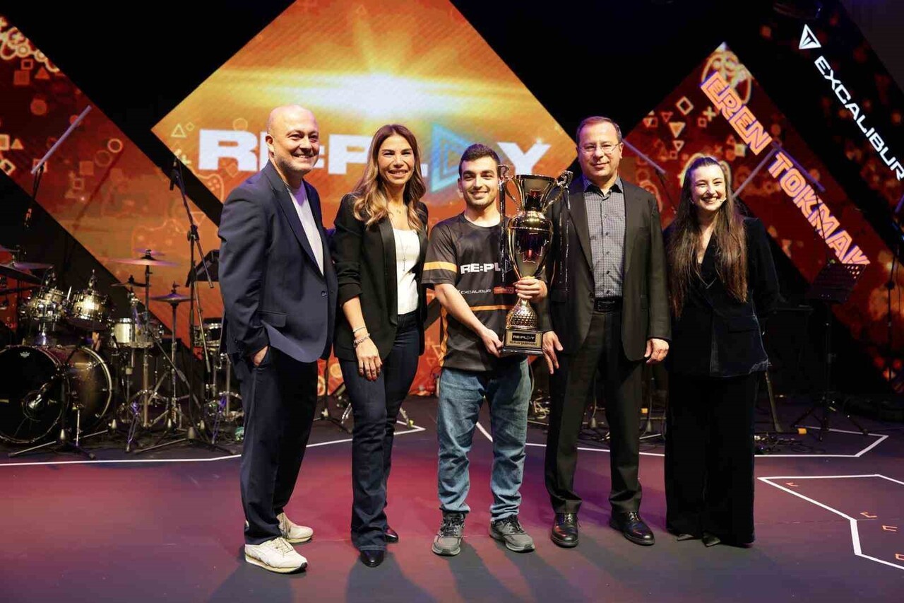 TÜRKİYE’NİN DÖRT BİR YANINDAN OYUN VE TEKNOLOJİ TUTKUNLARINI BİR ARAYA GETİREN RE:PLAY OYUN...