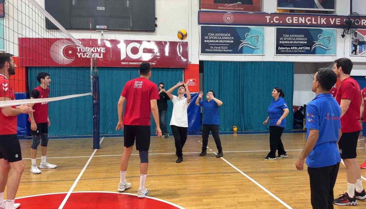 TÜRKİYE VOLEYBOL FEDERASYONU ERKEKLER 1. LİGİ'NDE MÜCADELE EDEN DÜZCE BELEDİYESİ SPOR AKADEMİSİ...