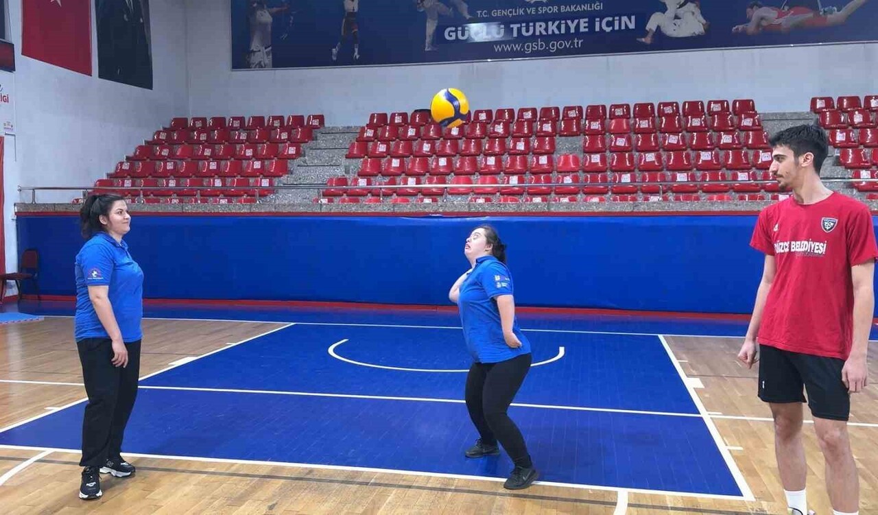 TÜRKİYE VOLEYBOL FEDERASYONU ERKEKLER 1. LİGİ'NDE MÜCADELE EDEN DÜZCE BELEDİYESİ SPOR AKADEMİSİ...