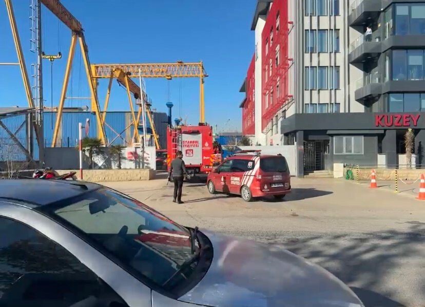 TUZLA TERSANESİ'NDE BULUNAN "ZEİN 1" GEMİSİNDE HENÜZ BİLİNMEYEN NEDENDEN DOLAYI YANGIN...