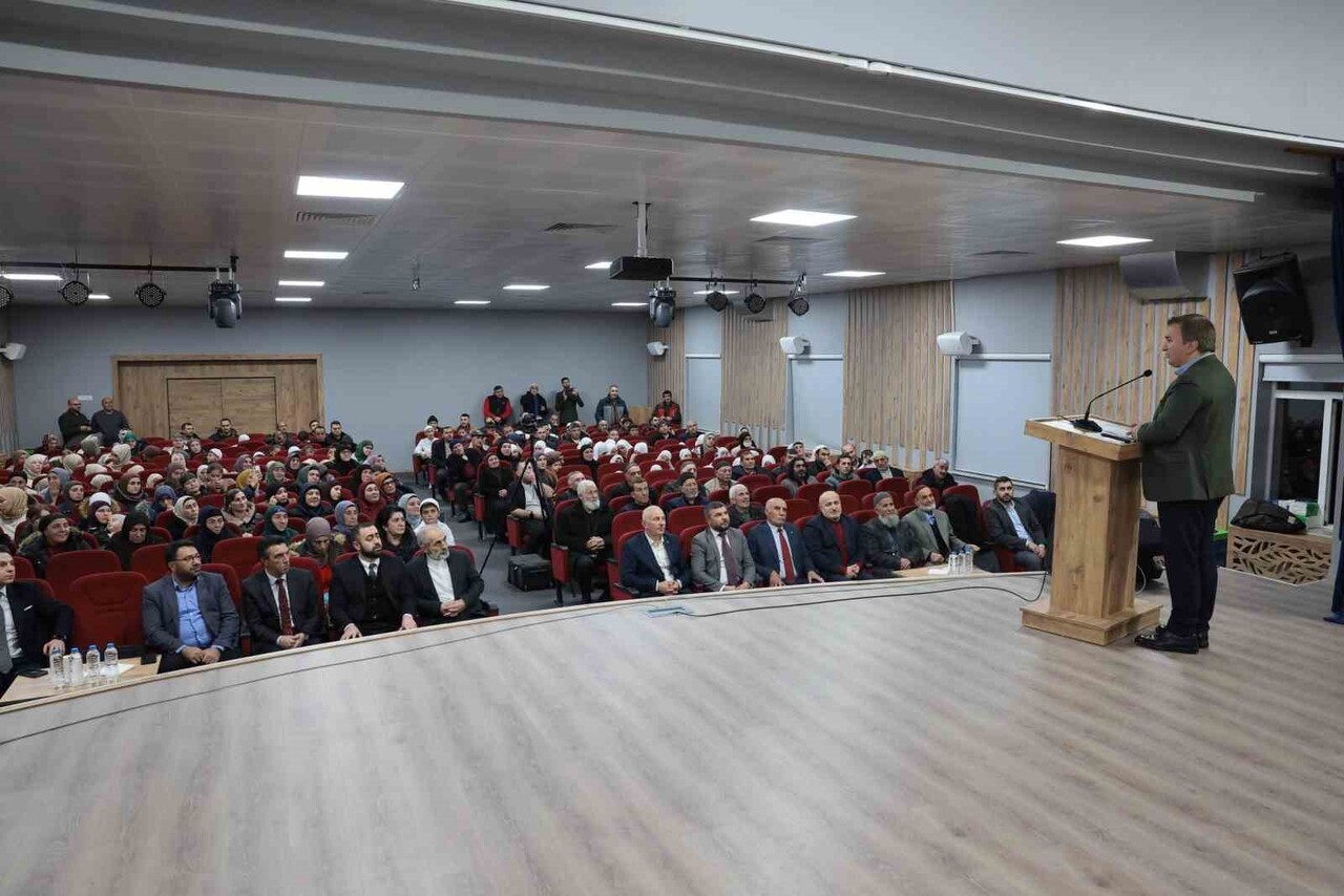 ÜÇ AYLAR PROGRAMINDA AHISKA TÜRKLERİ VE PROTOKOL BİR ARAYA GELDİ