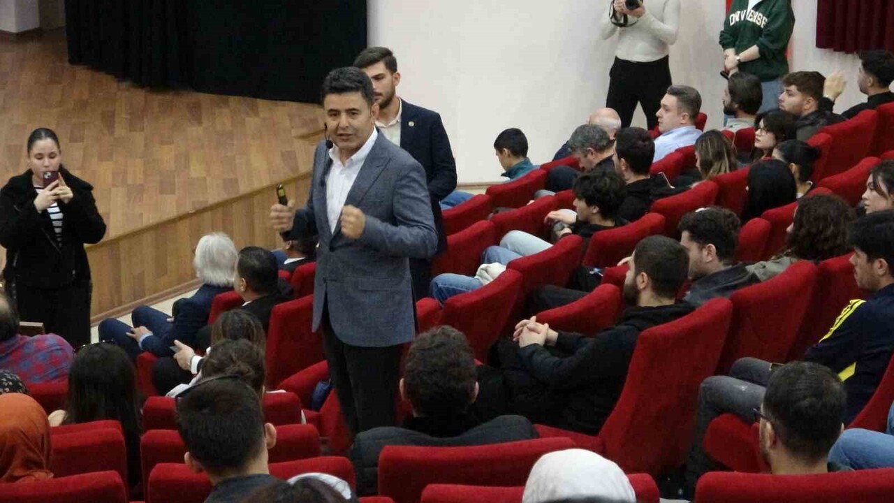 UFEST ÇANAKKALE-ULAŞIM FESTİVALİ'NDE  ULAŞTIRMA VE ALTYAPI BAKAN YARDIMCISI OSMAN BOYRAZ GENÇLERLE...