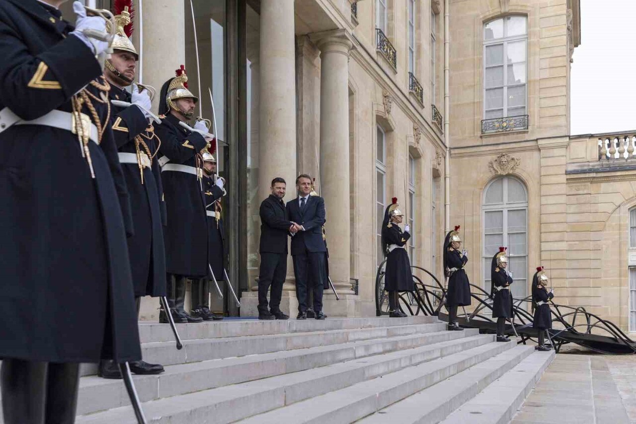 UKRAYNA DEVLET BAŞKANI VLADİMİR ZELENSKİY, PARİS'TE FRANSA CUMHURBAŞKANI EMMANUEL MACRON İLE...