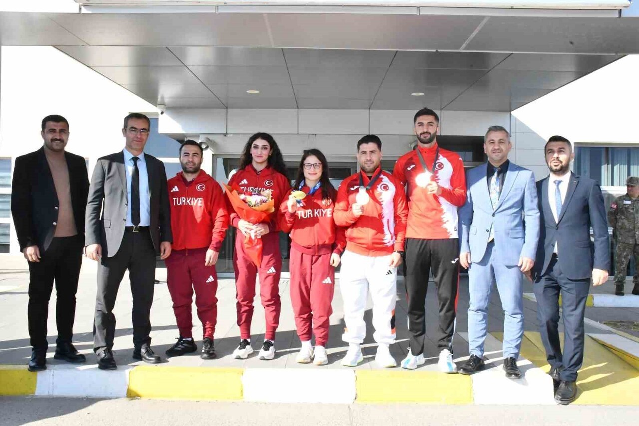 ULUSLARARASI ARENADA BÜYÜK BAŞARILARA İMZA ATAN ŞIRNAKLI MİLLİ SPORCULAR, MEMLEKETLERİNDE BÜYÜK...