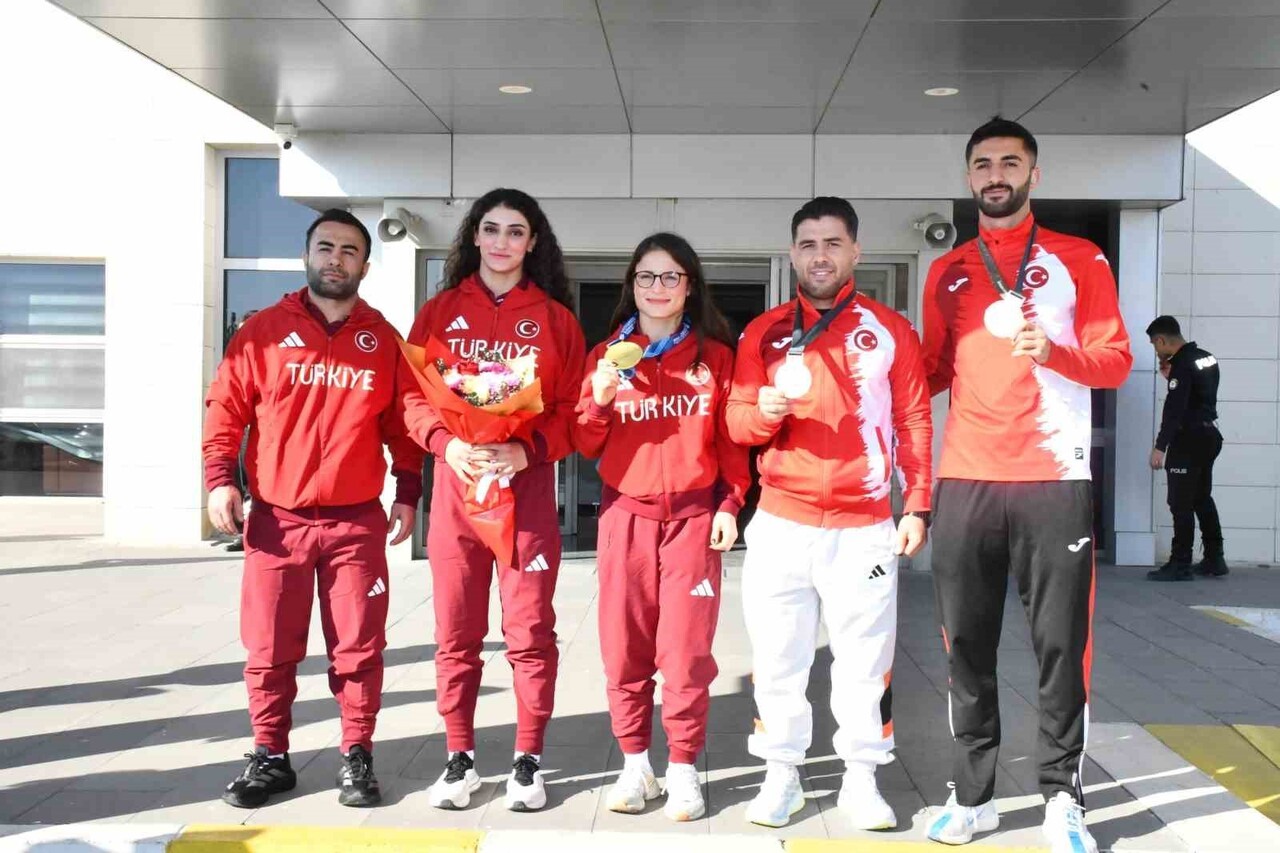 ULUSLARARASI ARENADA BÜYÜK BAŞARILARA İMZA ATAN ŞIRNAKLI MİLLİ SPORCULAR, MEMLEKETLERİNDE BÜYÜK...