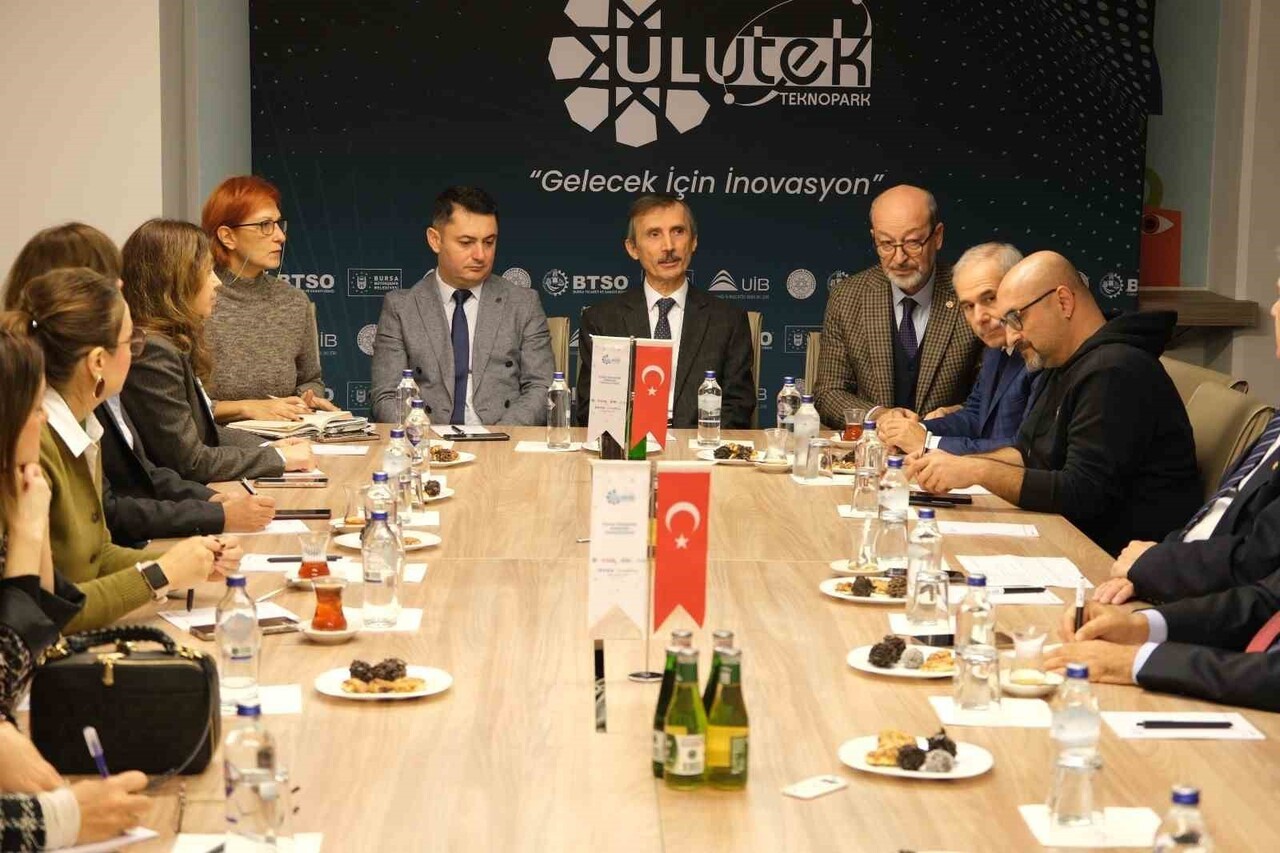 ULUTEK TEKNOPARK’TA GERÇEKLEŞTİRİLEN ÜNİVERSİTE-SANAYİ İŞ BİRLİĞİ PROGRAMI, BURSA’NIN TEKNOLOJİ...