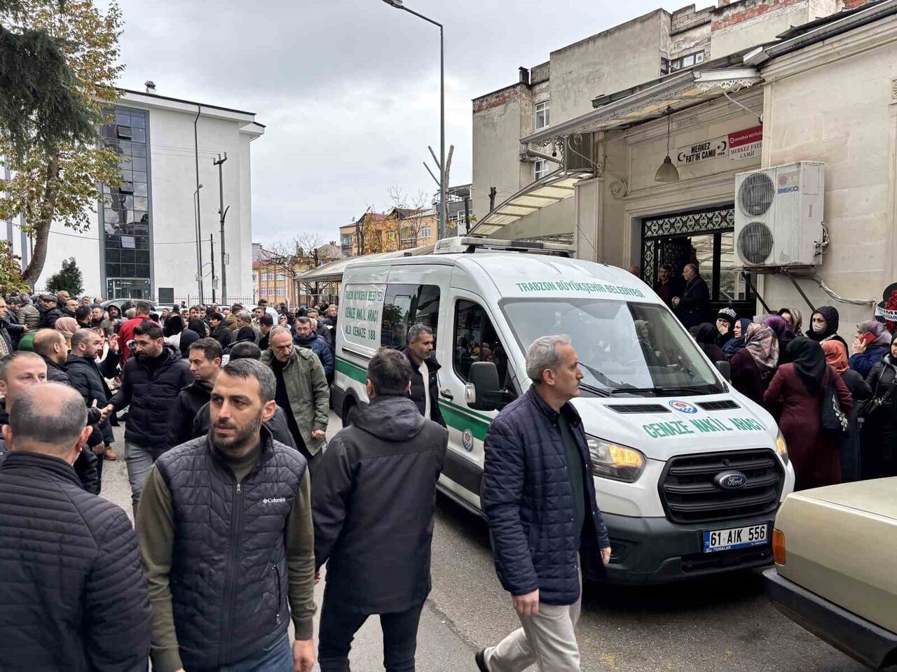 ÜMRAN KATIRCI'NIN CENAZESİ, BUGÜN İKİNDİ NAMAZINA MÜTEAKİP FATİH MERKEZ CAMİİNDE KILINAN CENAZE...