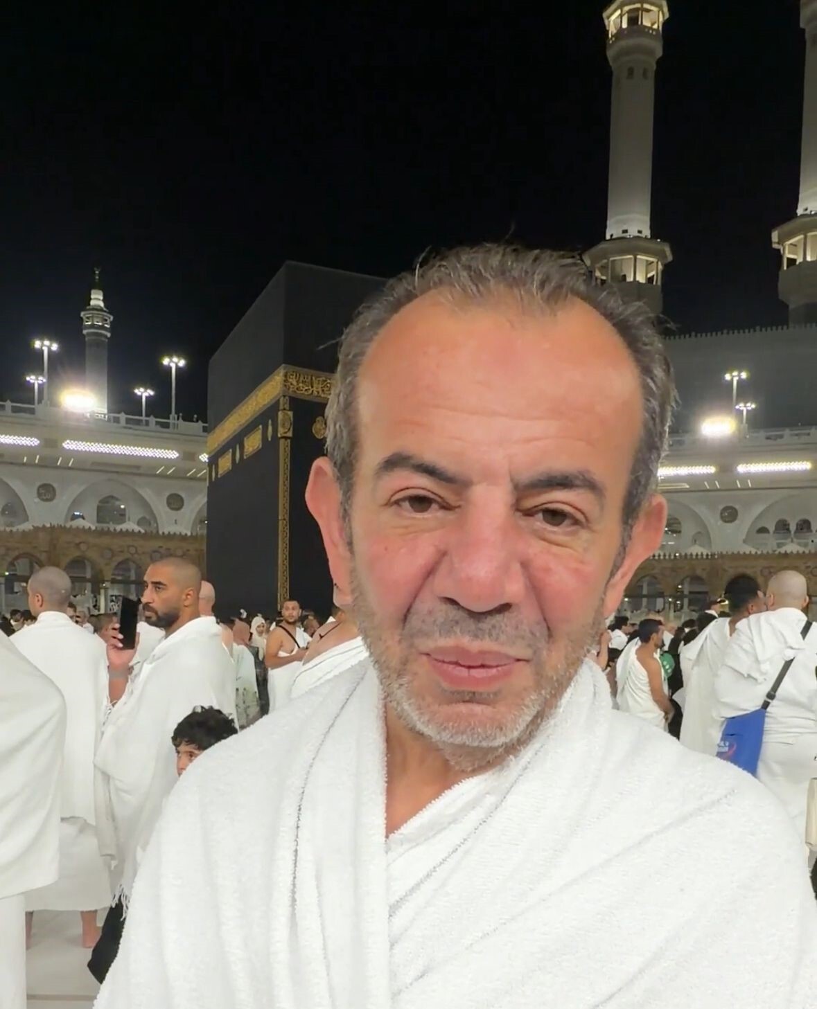 UMRE ZİYARETİ İÇİN KUTSAL TOPRAKLARDA İBADET EDEN BOLU BELEDİYE BAŞKANI TANJU ÖZCAN,  KABE’DEN...