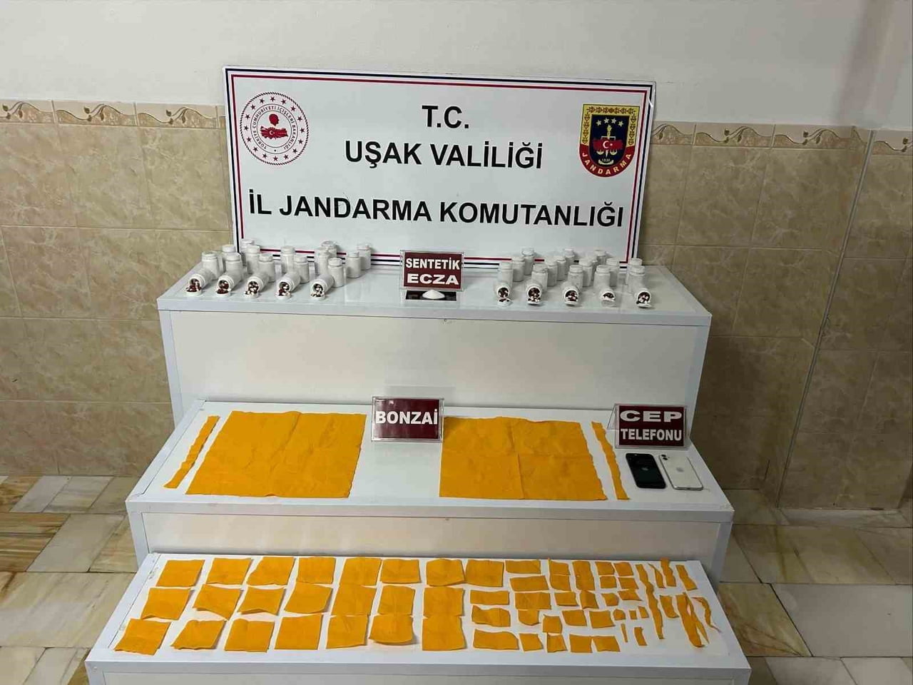 UŞAK’TA JANDARMA EKİPLERİ ZEHİR TACİRLİĞİ YAPAN ŞAHSA YÖNELİK OPERASYON DÜZENLEDİ. OPERASYON...