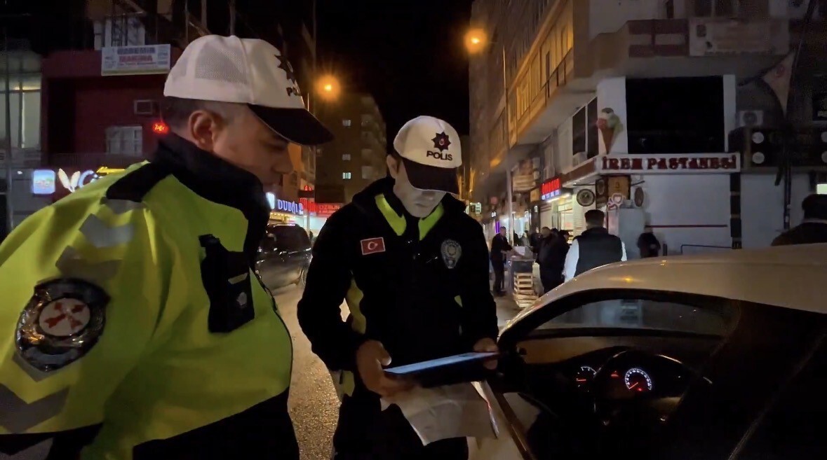 UYGULAMA KAPSAMINDA 6 OKUL ÇEVRESİ, 9 UMUMA AÇIK YER, 5 METRUK BİNA İLE 11 PARK VE BAHÇE KONTROL...