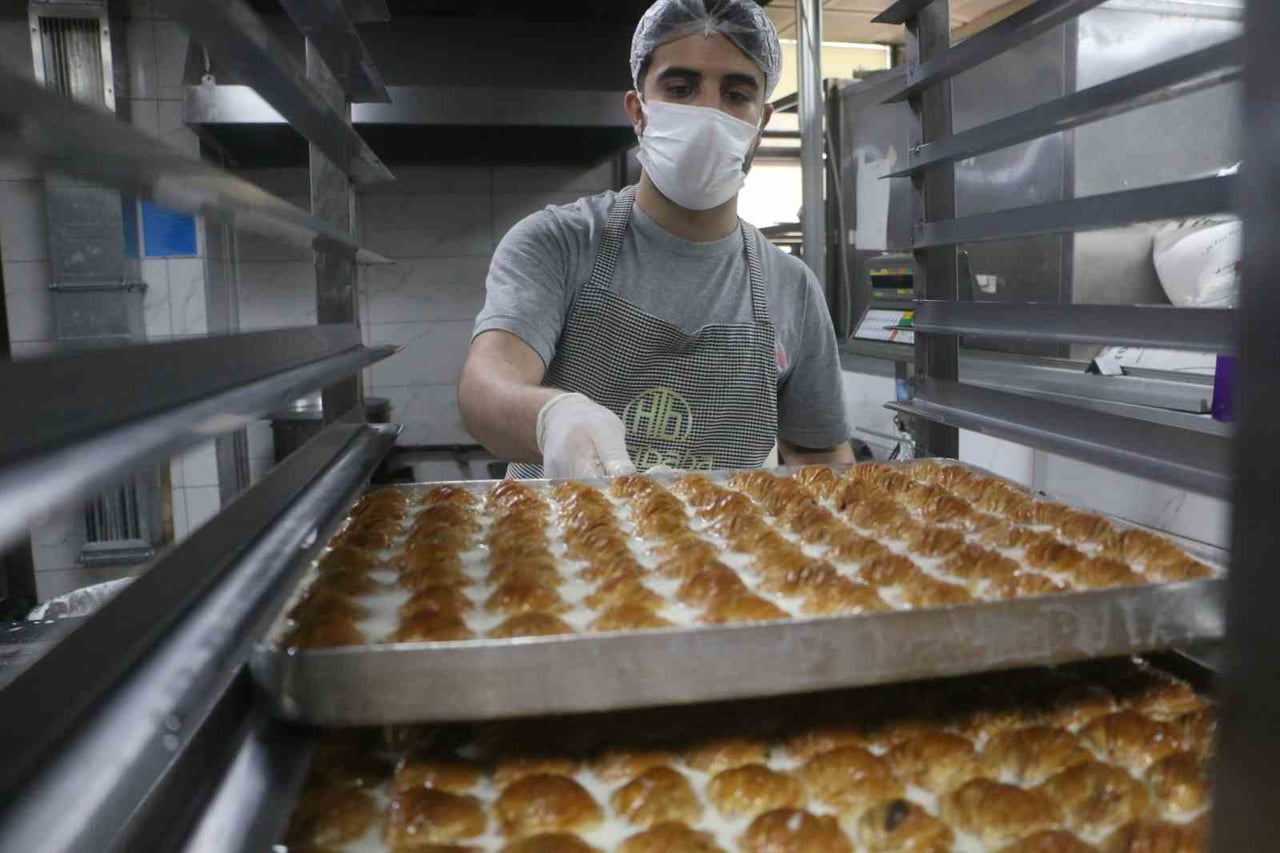 UYGULANAN İNDİRİMLER SONRASI ŞUBELERDE OLUŞAN YOĞUNLUK DİKKAT ÇEKERKEN, FİRMA YETKİLİLERİ...