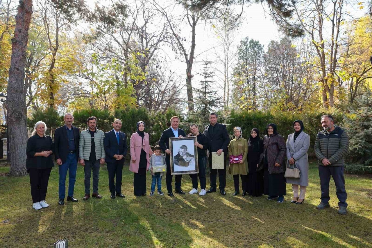 VALİ AYDOĞDU, DÜNYA ENGELLİLER GÜNÜ’NDE ÖZEL BİREYLERİ AĞIRLADI