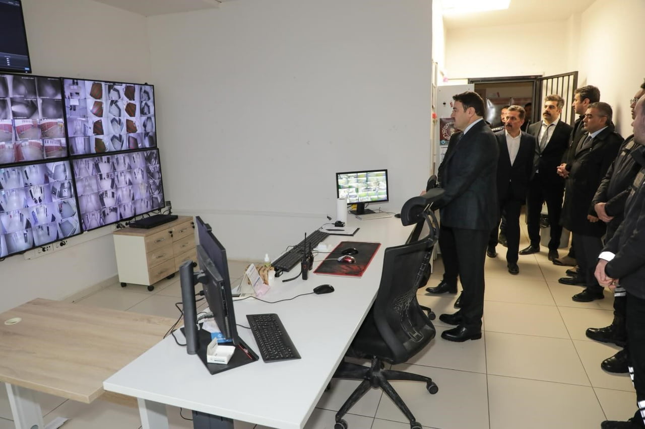 VALİ IŞIN'DAN, İL GÖÇ İDARESİ MÜDÜRLÜĞÜ GERİ GÖNDERME MERKEZİ’NDE DENETİM