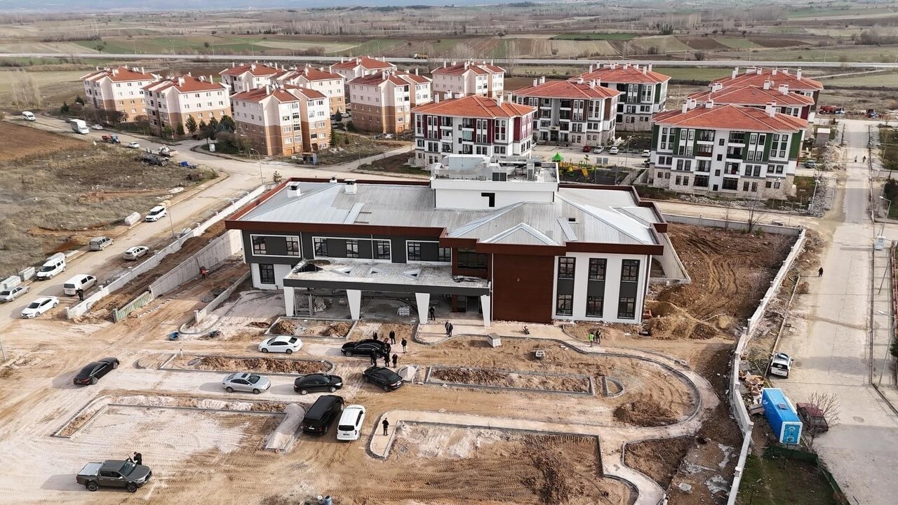 VALİ MUSA IŞIN, ÇAVDARHİSAR DEVLET HASTANESİ İNŞAATINDA İNCELEMELERDE BULUNDU