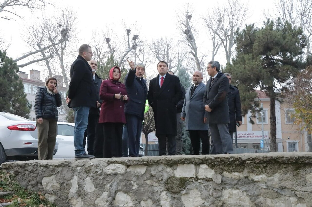 VALİ MUSA IŞIN, RESTORASYONU SÜREN KÜTAHYA LİSESİ’NDE İNCELEMELERDE BULUNDU