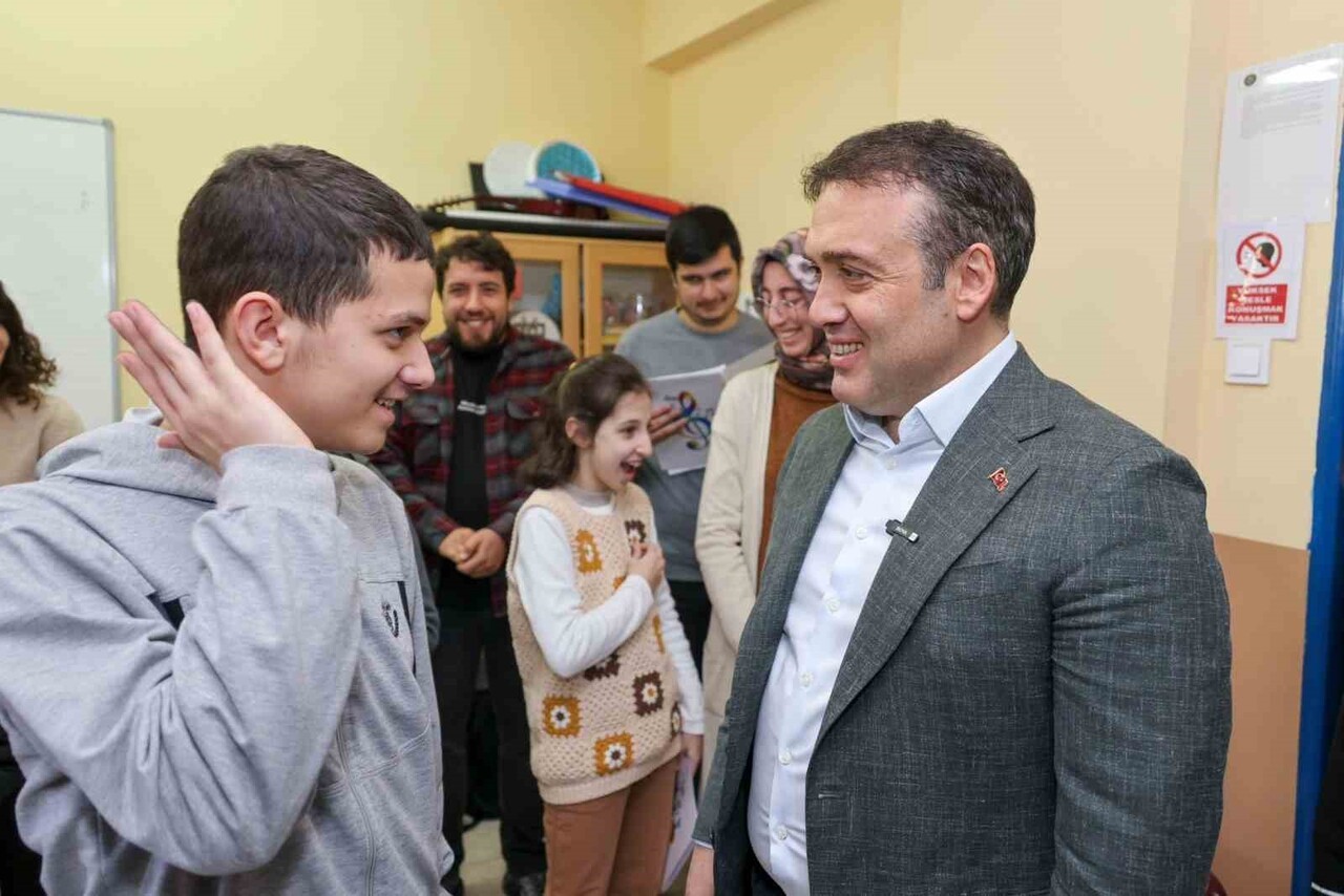 VALİ SÖZER’DEN ÖZEL GEREKSİNİMLİ ÖĞRENCİLERE DESTEK