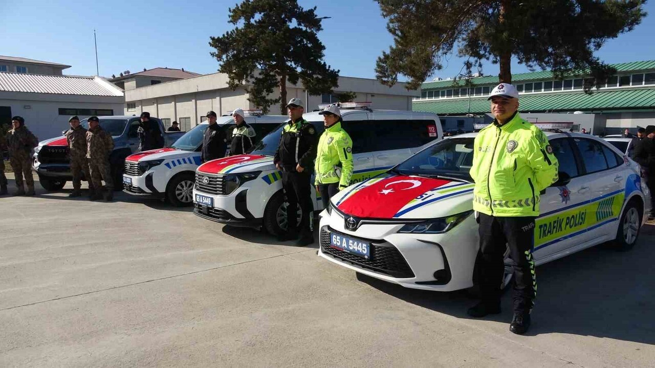 VAN İL EMNİYET MÜDÜRLÜĞÜ BÜNYESİNDE HİZMET VERECEK ARAÇLAR İÇİN ANAHTAR TESLİM TÖRENİ...