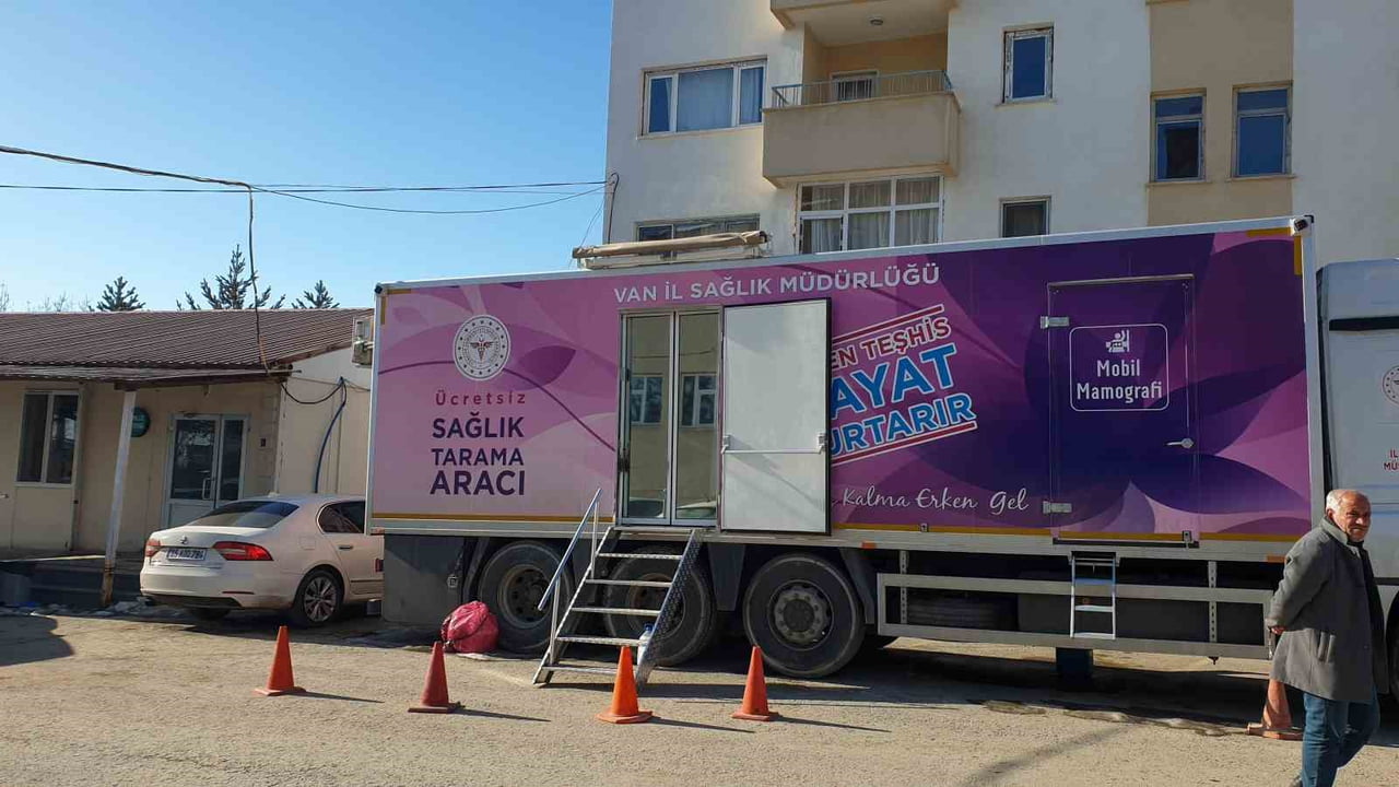 VAN’IN BAŞKALE İLÇESİNDE ÜCRETSİZ KANSER TARAMASI YAPACAK OLAN MOBİL MAMOGRAFİ ARACI HİZMETE...