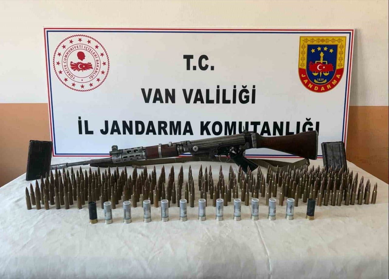 VAN’IN ERCİŞ İLÇESİNDE JANDARMA EKİPLERİNCE YÜRÜTÜLEN ÇALIŞMALAR SONUCUNDA BELÇİKA YAPIMI UZUN...