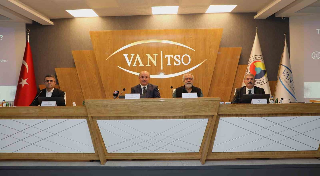 VAN TİCARET VE SANAYİ ODASI (VAN TSO) TARAFINDAN DÜZENLENEN "TÜRKİYE'DE BARIŞ NASIL TESİS EDİLİR?"...