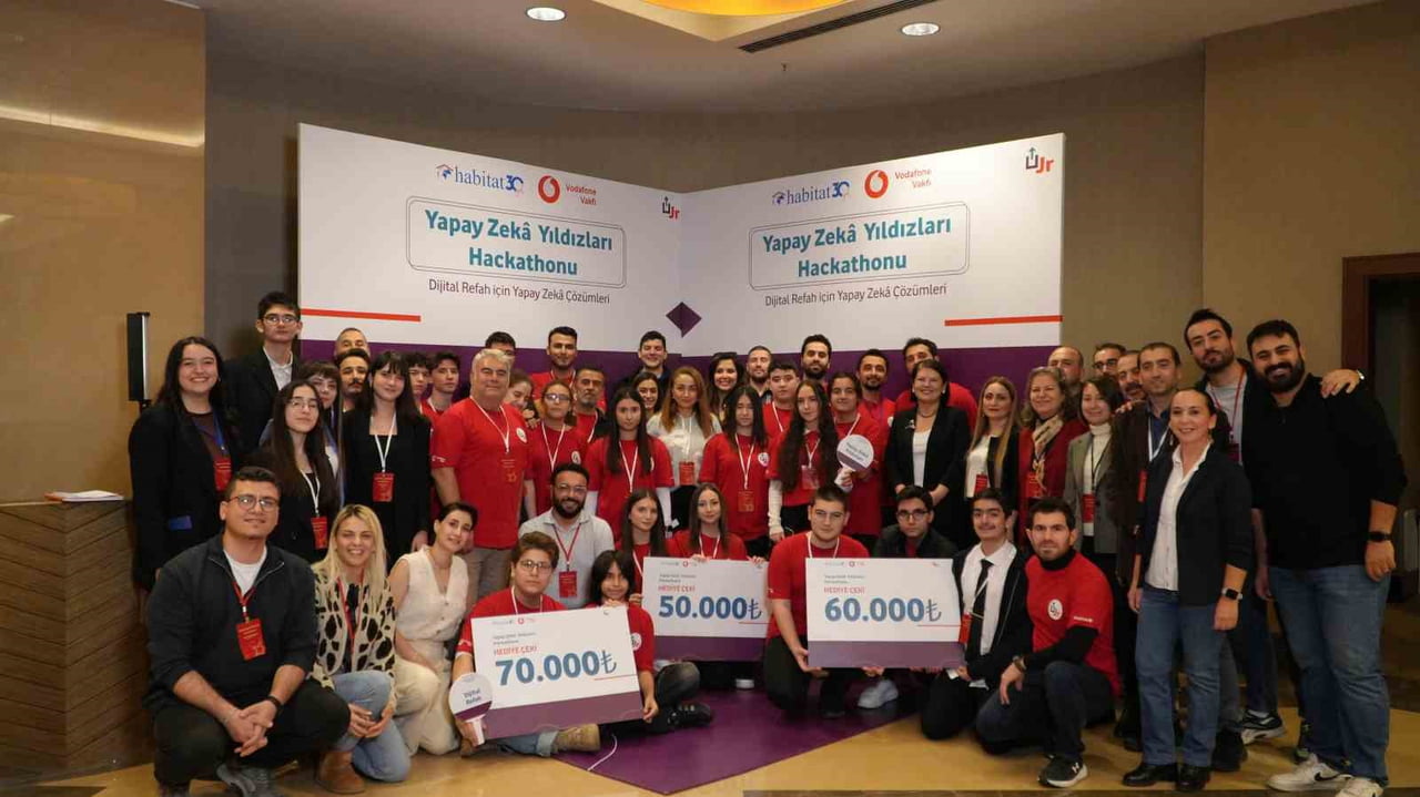 VODAFONE VAKFI VE HABİTAT DERNEĞİ, "YAPAY ZEKÂ YILDIZLARI" PROJESİ KAPSAMINDA YENİ BİR HACKATHON...