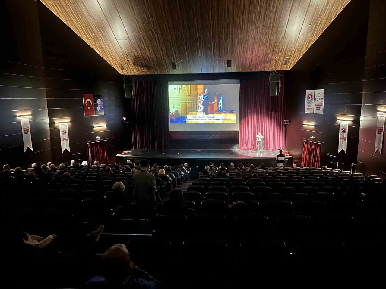 VOLEYBOLUN UNUTULMAZLARI DERNEĞİ (VUD), TÜRK VOLEYBOLUNUN HAFIZASINDA İZ BIRAKAN İSİMLERİ "SAHNE...