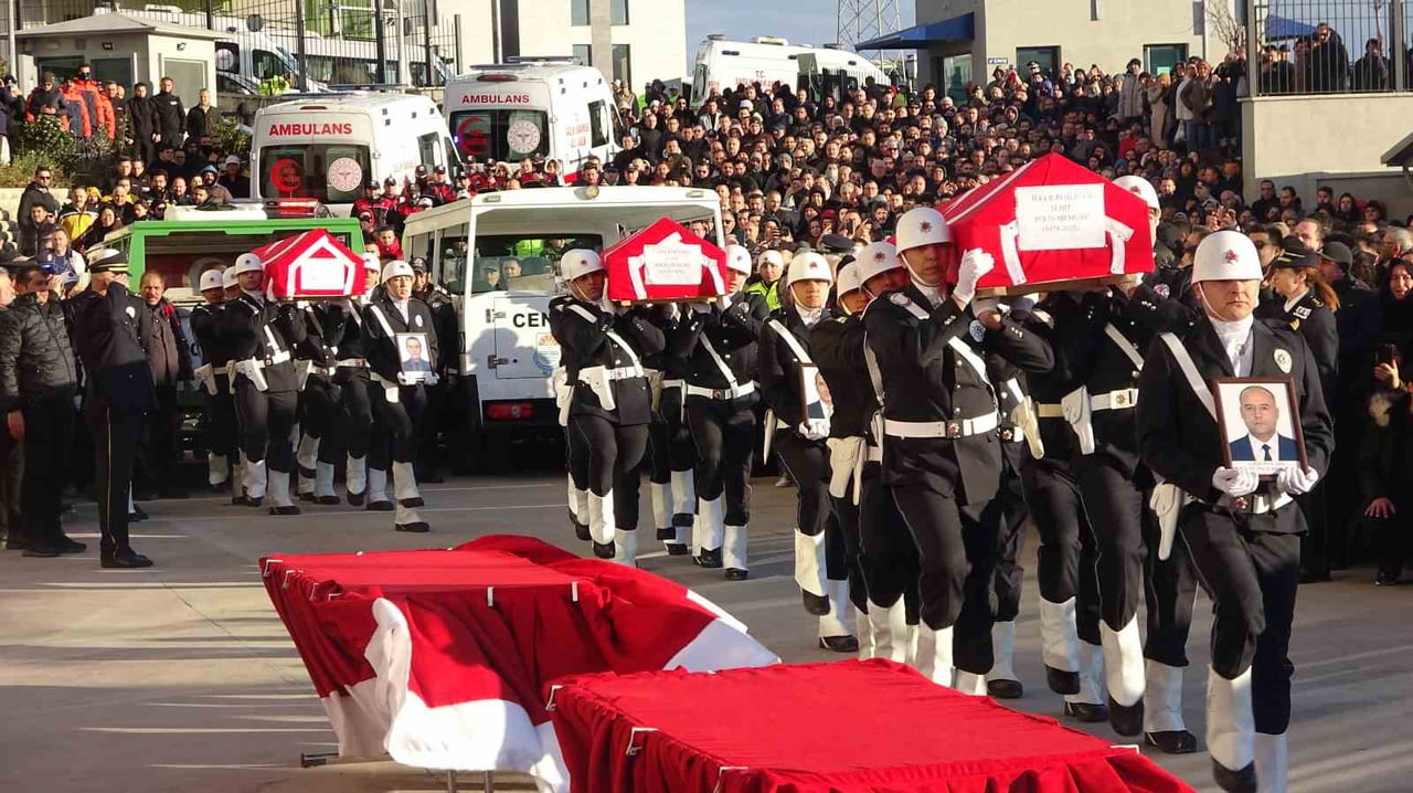 YALOVA'DA DEAŞ TERÖR ÖRGÜTÜNE YÖNELİK DÜZENLENEN OPERASYONDA ŞEHİT DÜŞEN 3 POLİS İÇİN TÖREN...