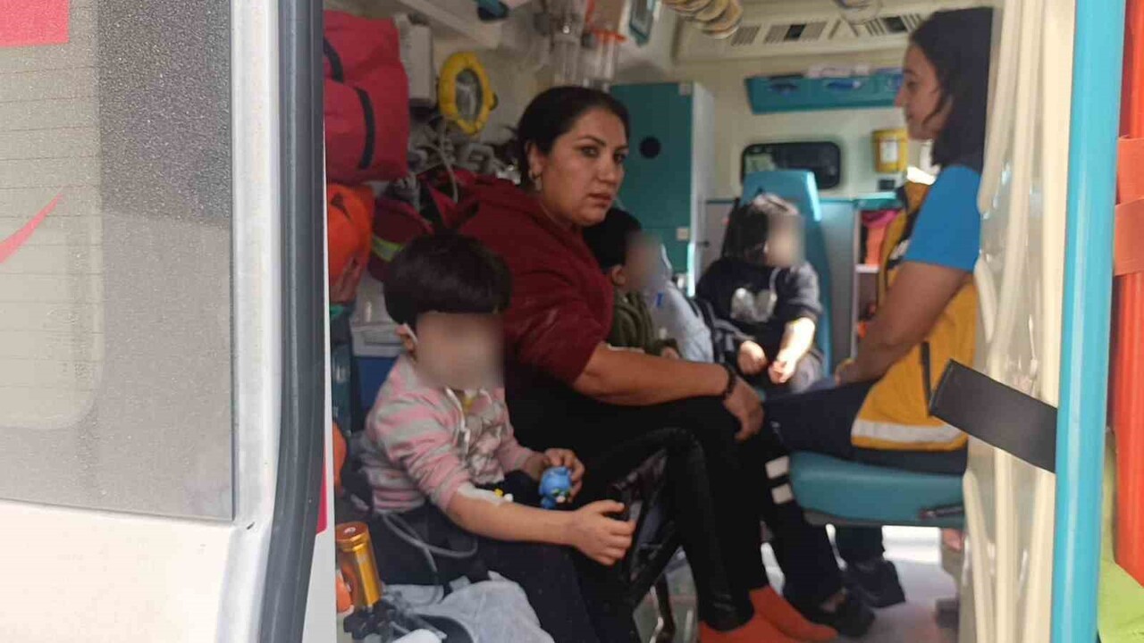 YANAN EVDEKİ EŞYALAR TEKRAR TUTUŞTU, ALT KATA TAŞINAN ANNE İLE YAŞI KÜÇÜK 1'İ ENGELLİ 3 ÇOCUK...