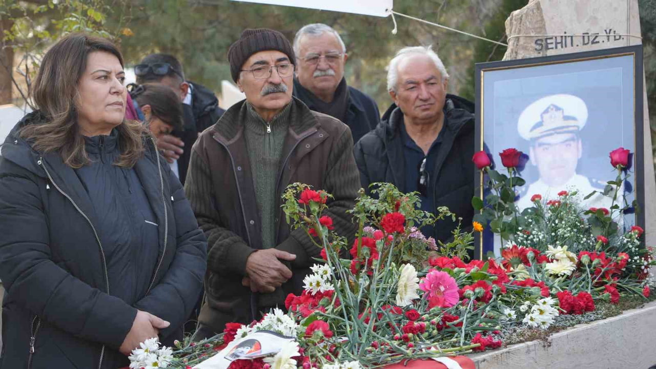 YARBAY ALİ TATAR'IN EŞİ NİLÜFER TATAR EN SOLDA