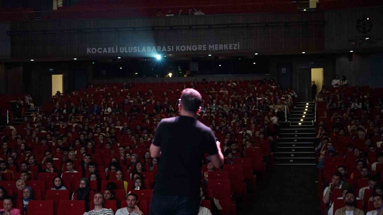 YAZILIM VE TEKNOLOJİ DÜNYASININ PROFESYONELLERİNİ, ÖĞRENCİLERİ VE SEKTÖR LİDERLERİNİ BİR ARAYA...