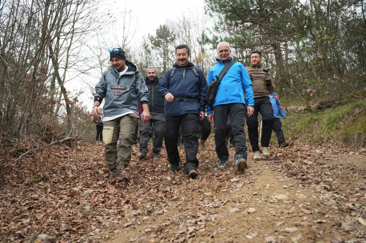 YENİŞEHİR BELEDİYE BAŞKANI ERCAN ÖZEL, 140 DOĞASEVERLE BİRLİKTE 12 KİLOMETRELİK DOĞA YÜRÜYÜŞÜ...