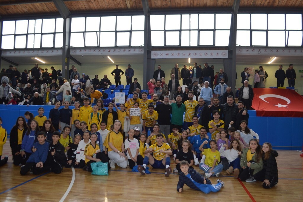 YENİŞEHİR BELEDİYESPOR BÜNYESİNDEKİ FUTBOL, VOLEYBOL VE ALT YAPI GURUPLARINDAKİ SPORCULAR...