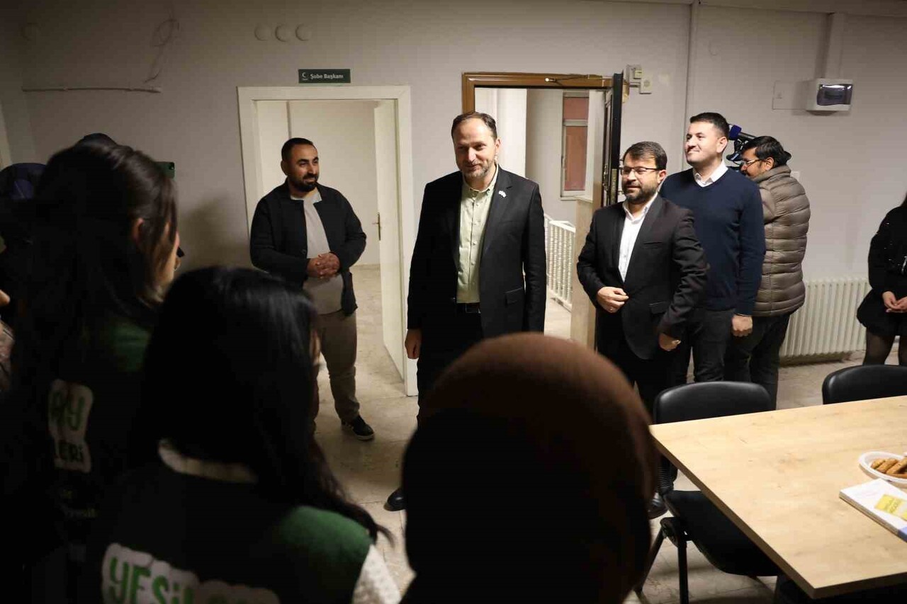 YEŞİLAY GENEL BAŞKANI DR. MEHMET DİNÇ, KIRŞEHİR ŞUBE BAŞKANLIĞINDA YAPTIĞI AÇIKLAMADA BAĞIMLILIKLA...