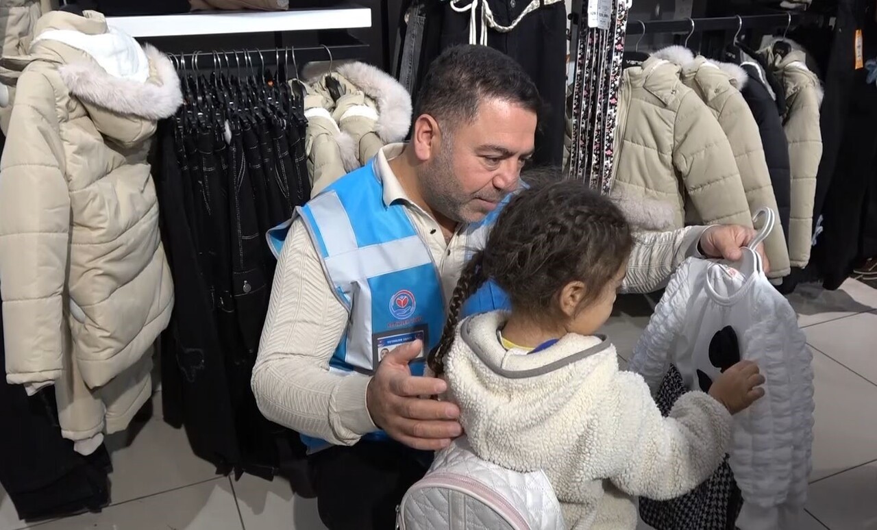 YETİMLER VAKFI, "KIŞLIK GİYİM PROJESİ" KAPSAMINDA GAZİANTEP'TE 250 YETİM ÇOCUĞA MONT VE BOT GİBİ...