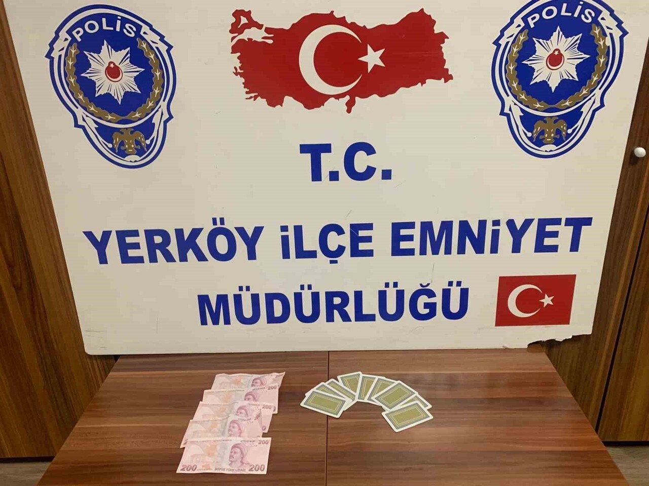 YOZGAT'IN YERKÖY İLÇESİNDE POLİS EKİPLERİ TARAFINDAN BİR KIRAATHANEDE GERÇEKLEŞTİRİLEN UYGULAMADA...