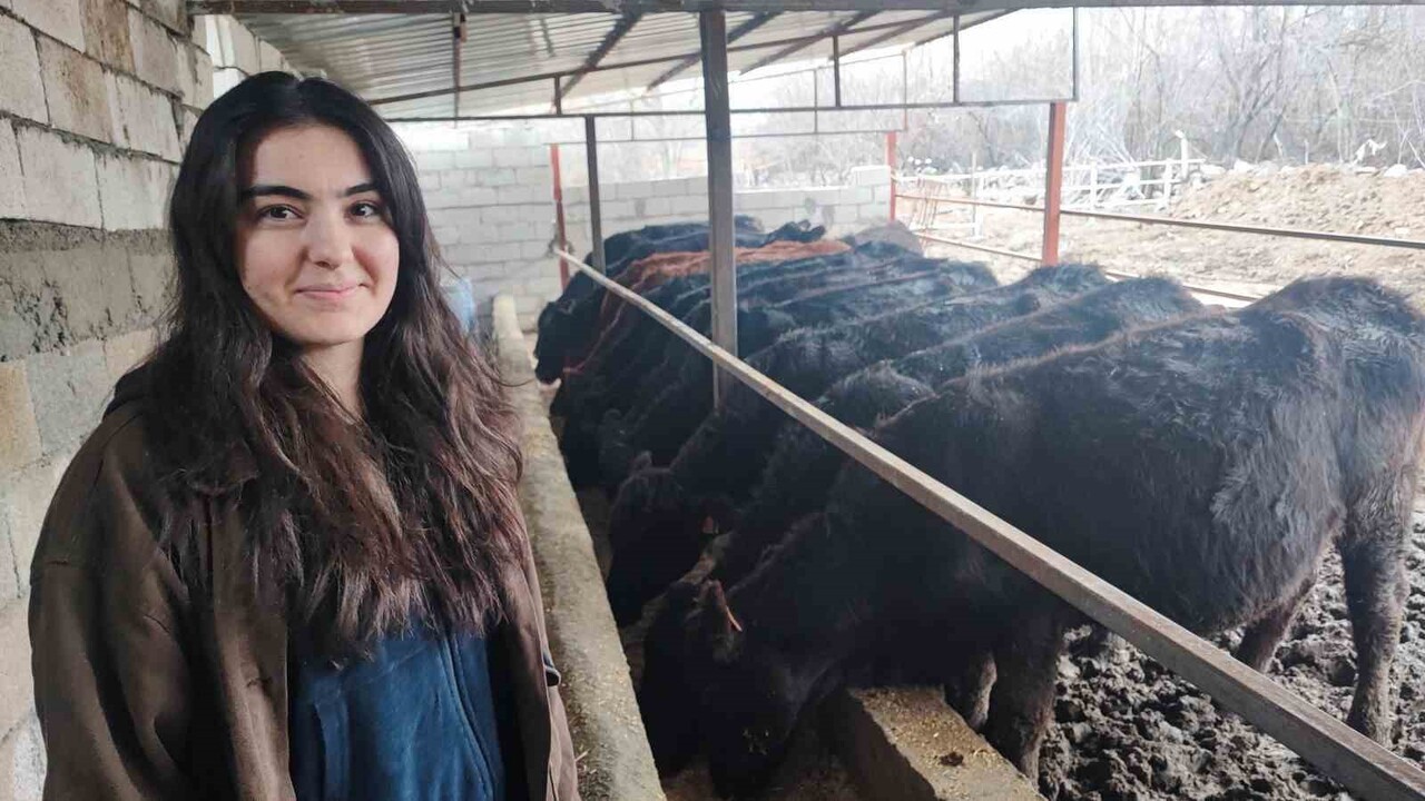 YOZGAT'TA ATAMA BEKLEYEN SAĞLIKÇI GENÇ, ATANAMAYINCA DEVLETTEN ALDIĞI 15 GEBE DÜVE DESTEĞİ İLE...